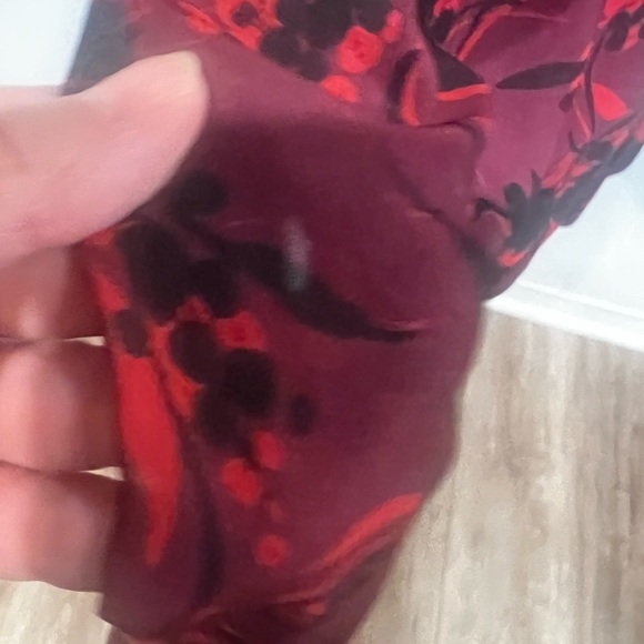 Chic Long Sleeve Floral Dress in Red and Black - Picture 11 of 16